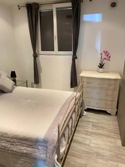 Appartamento Jolie Appartement Avec Piscine La Roquette-sur-Siagne