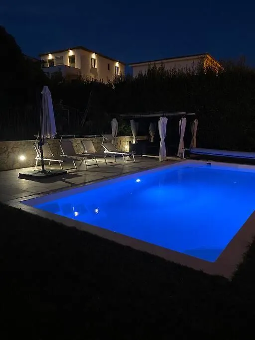 Jolie Appartement Avec Piscine La Roquette-sur-Siagne