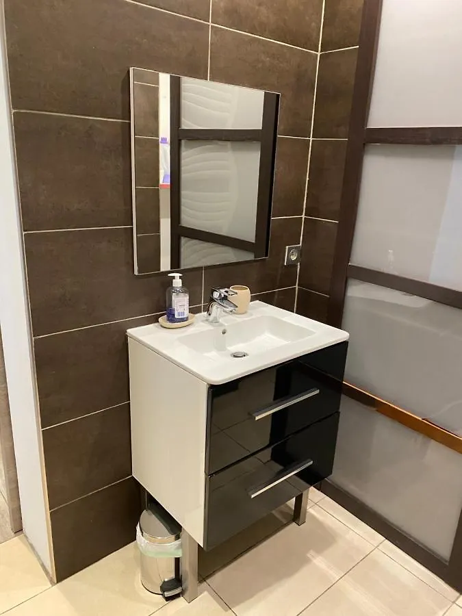 Jolie Appartement Avec Piscine La Roquette-sur-Siagne Appartamento